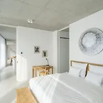 Отель Wilmina & Lofts